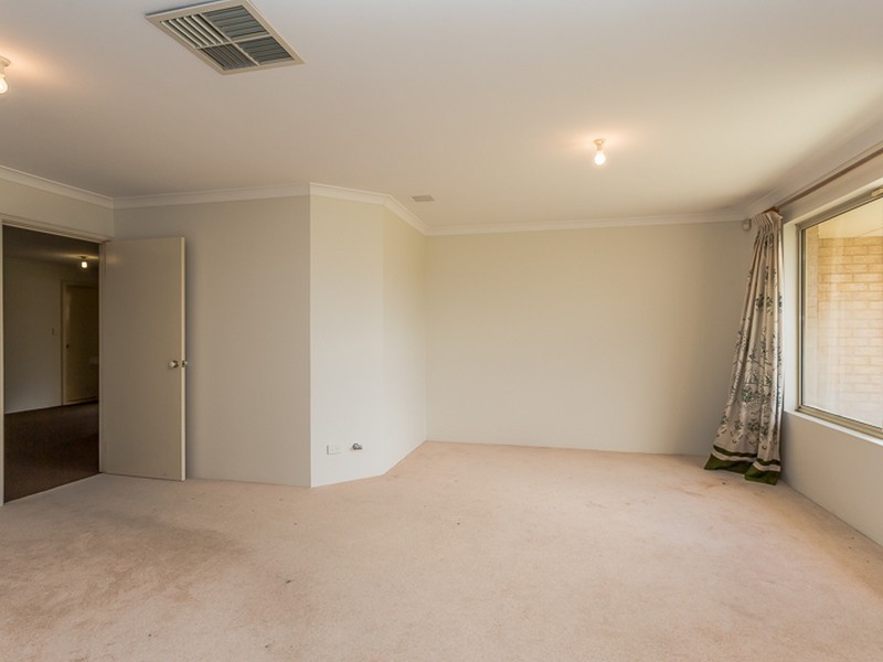 34 Lakehurst Way, Atwell WA 6164