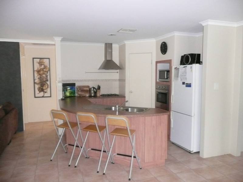 16 Milano Loop, Seville Grove WA 6112