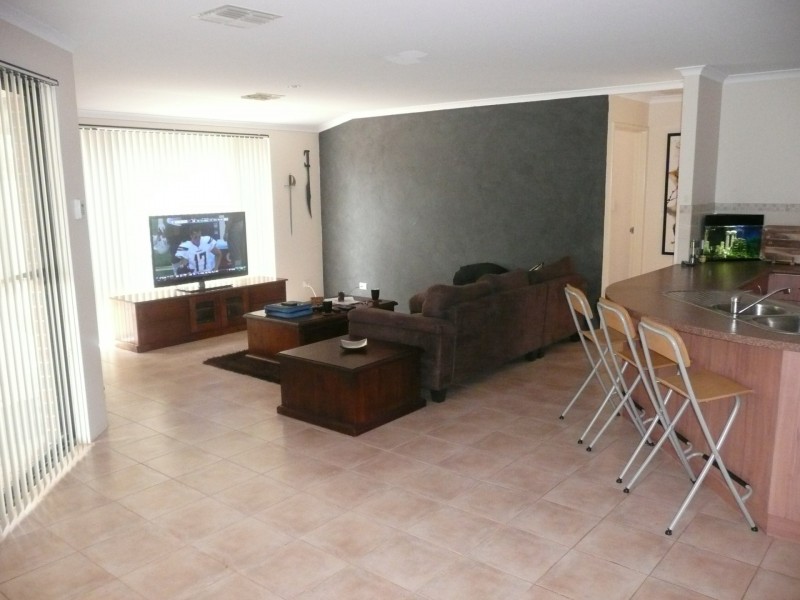 16 Milano Loop, Seville Grove WA 6112