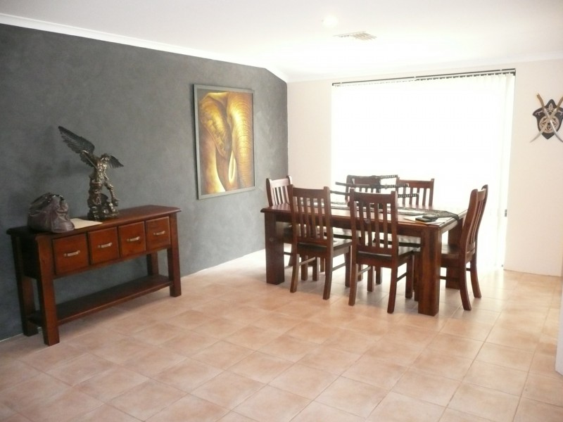 16 Milano Loop, Seville Grove WA 6112