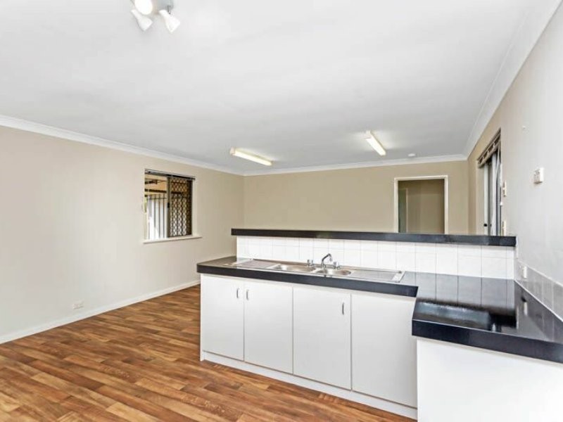 10 Pigott Street, Armadale WA 6112