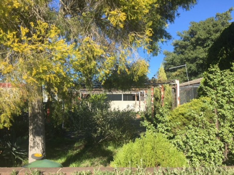 8 Cull Court, Armadale WA 6112