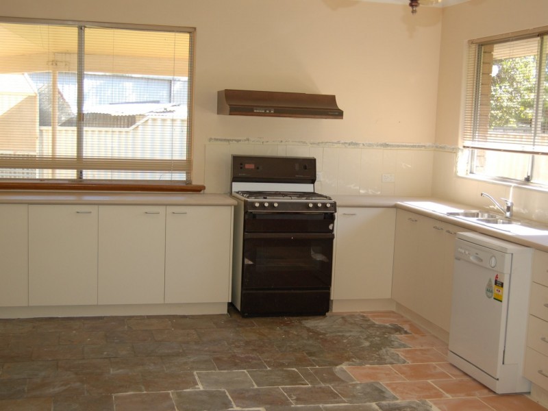 9 Fifth Road, Armadale WA 6112