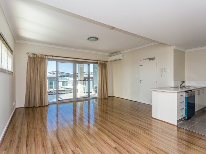 3/30 Malata Crescent, Success WA 6164