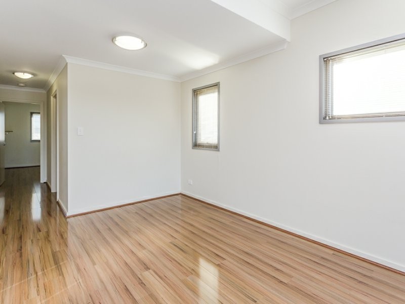 3/30 Malata Crescent, Success WA 6164