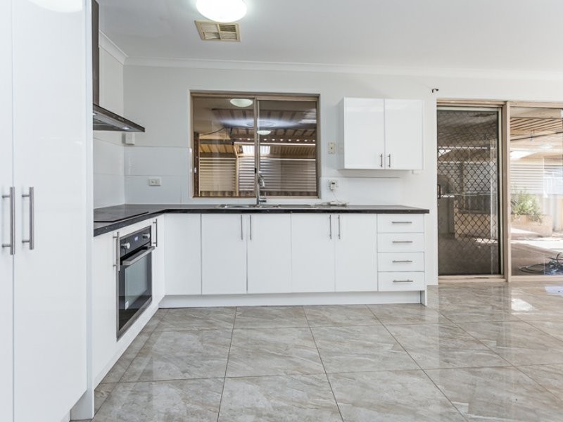 18 Navel Close, Seville Grove WA 6112
