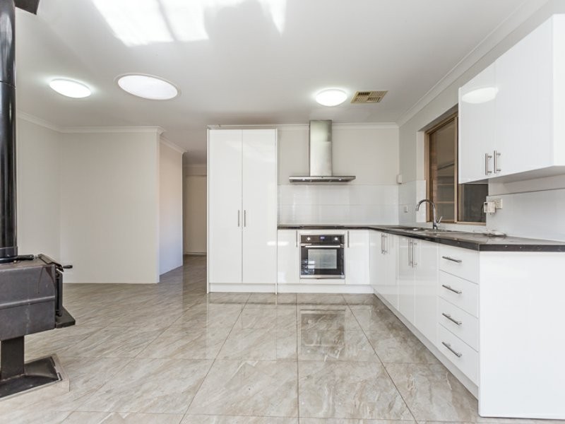 18 Navel Close, Seville Grove WA 6112