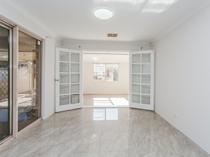18 Navel Close, Seville Grove WA 6112