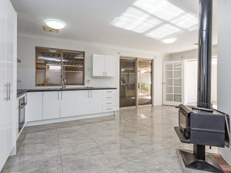 18 Navel Close, Seville Grove WA 6112