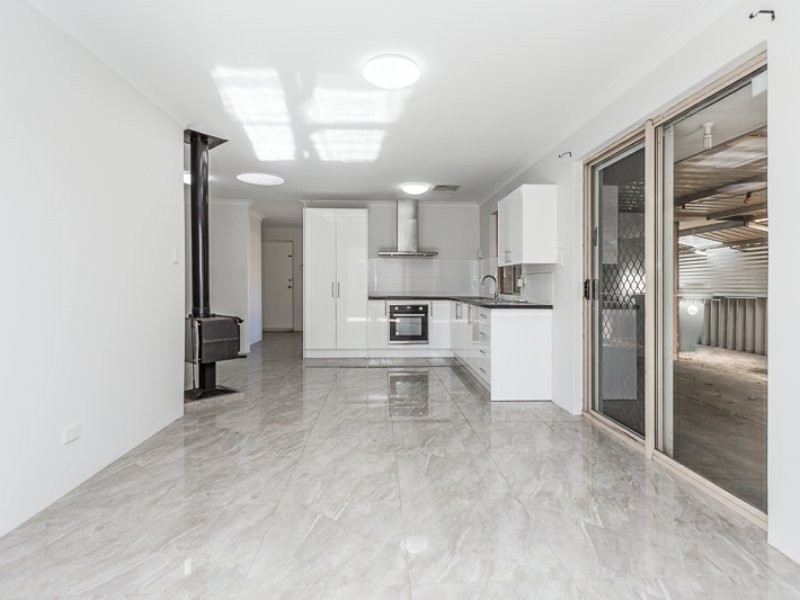 18 Navel Close, Seville Grove WA 6112