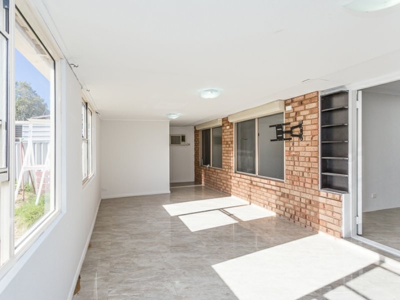 18 Navel Close, Seville Grove WA 6112