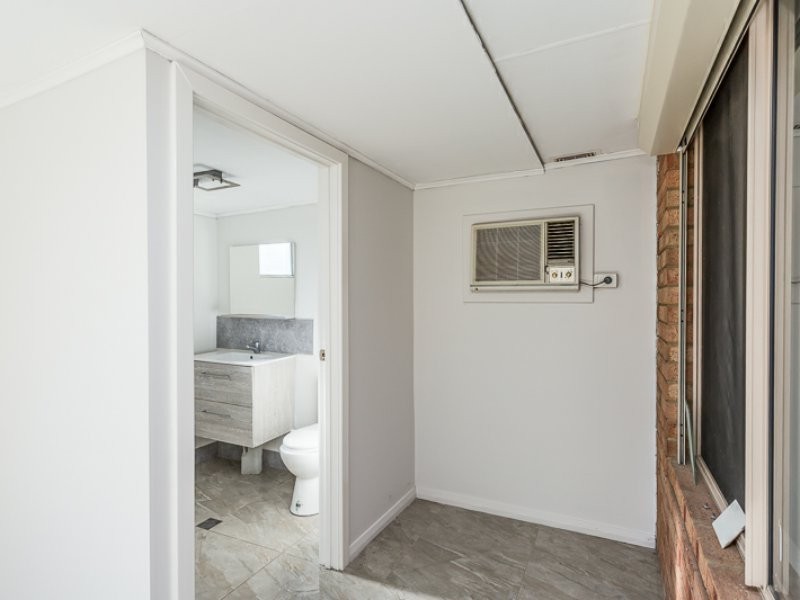 18 Navel Close, Seville Grove WA 6112