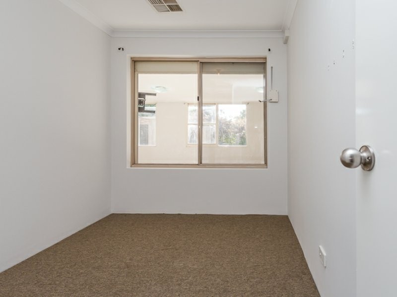 18 Navel Close, Seville Grove WA 6112