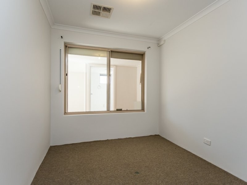 18 Navel Close, Seville Grove WA 6112
