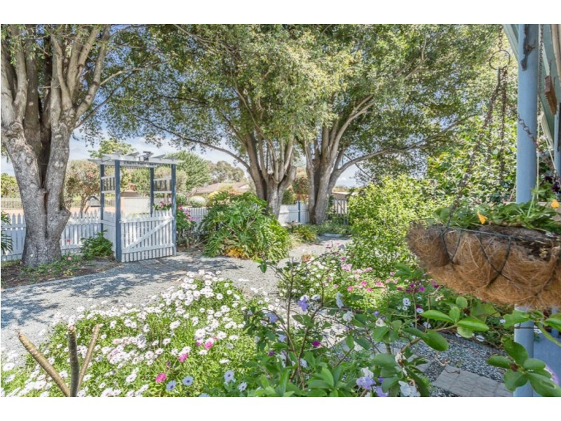 61 Fifth Road, Armadale WA 6112