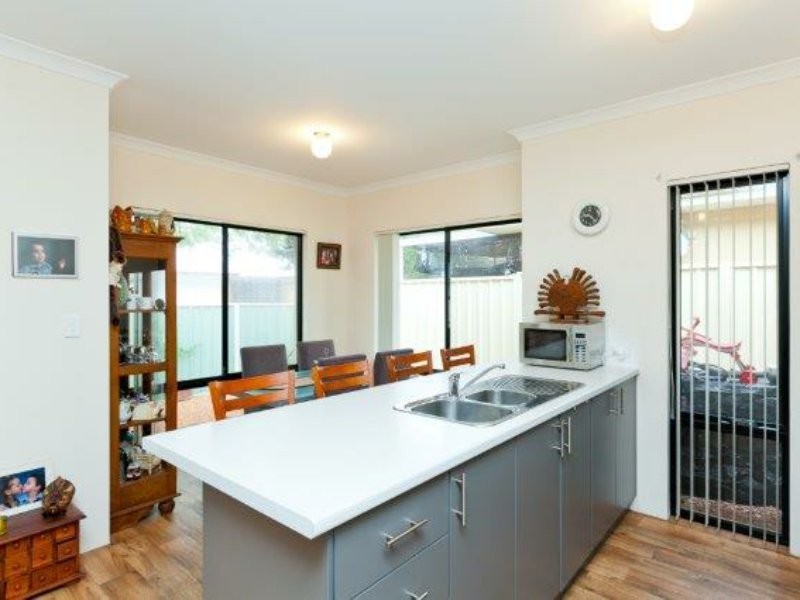 14b Locksley Avenue, Armadale WA 6112