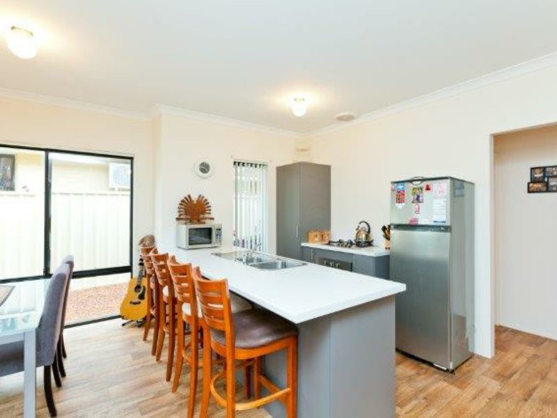 14b Locksley Avenue, Armadale WA 6112