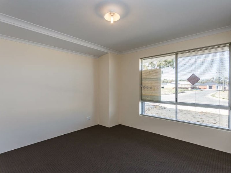 37 Peavey Street, Whitby WA 6123