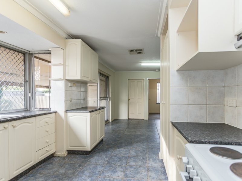 11 Warrina Place, Armadale WA 6112