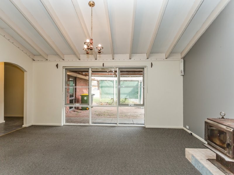 11 Warrina Place, Armadale WA 6112