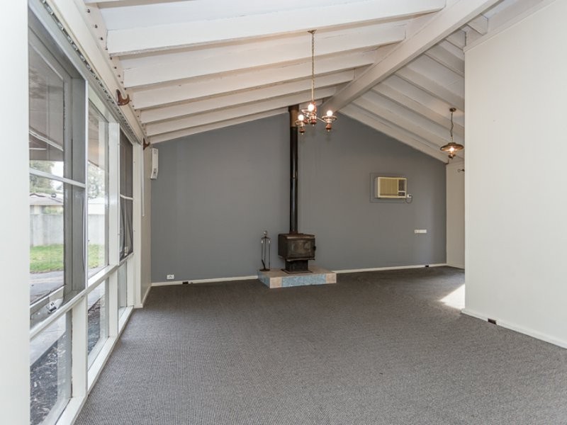 11 Warrina Place, Armadale WA 6112