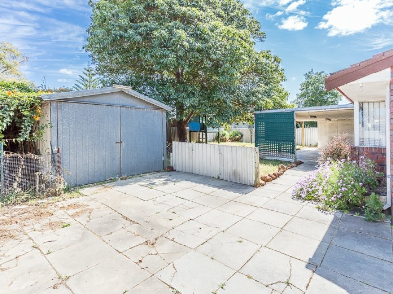 11 Warrina Place, Armadale WA 6112