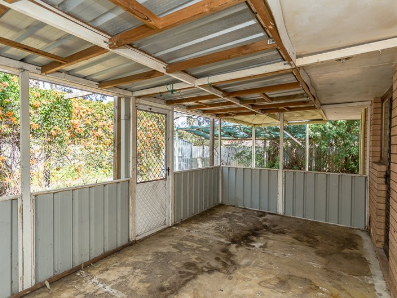 2B Cressida Way, Camillo WA 6111