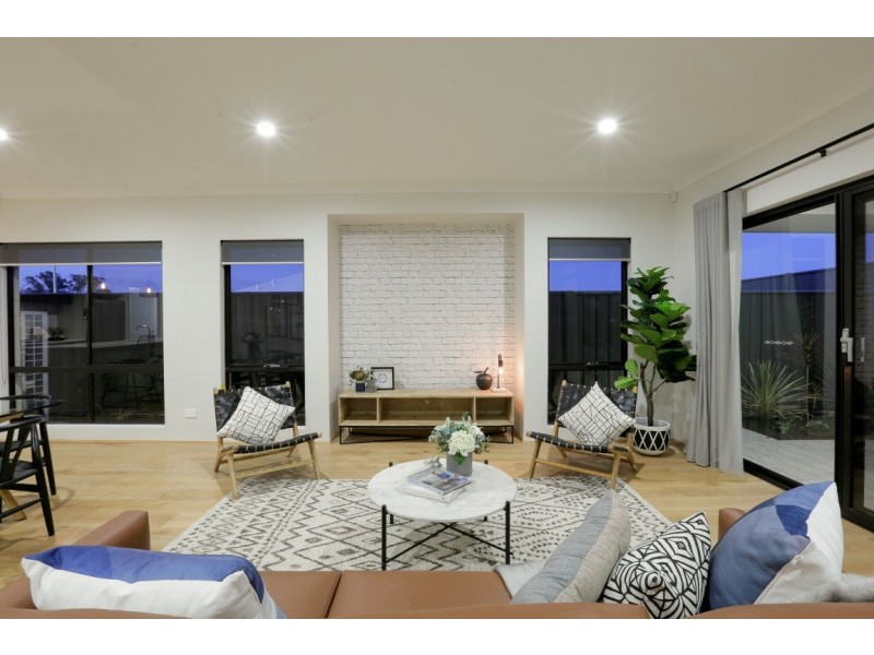 28 Dalby Street, Hilbert WA 6112