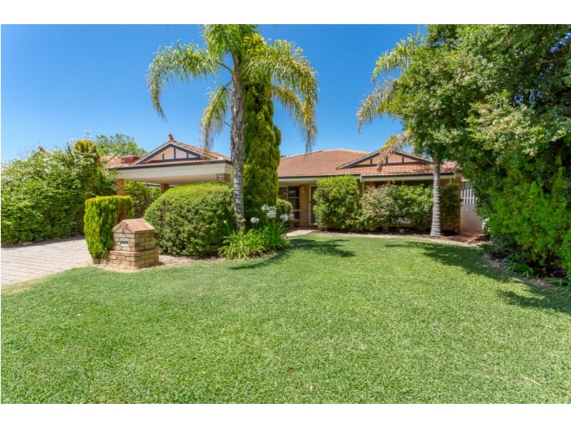 4 Naylor Close, Atwell WA 6164