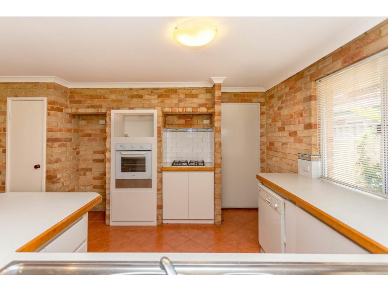 4 Naylor Close, Atwell WA 6164