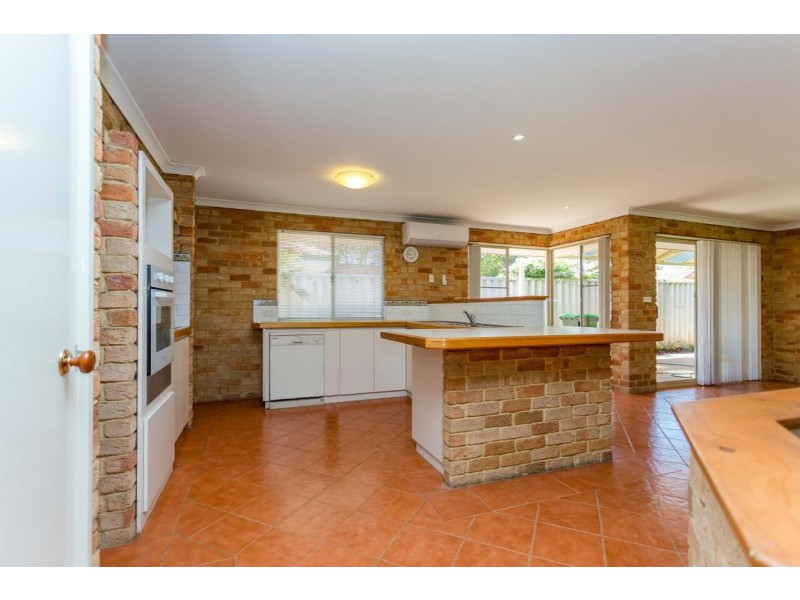 4 Naylor Close, Atwell WA 6164