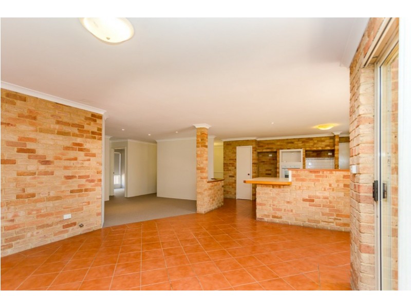 4 Naylor Close, Atwell WA 6164