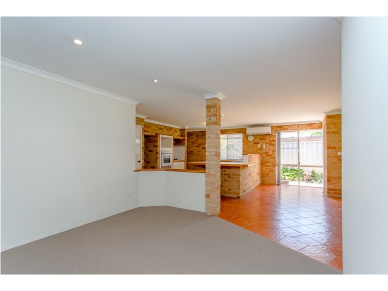 4 Naylor Close, Atwell WA 6164