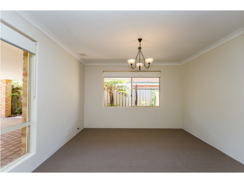 4 Naylor Close, Atwell WA 6164