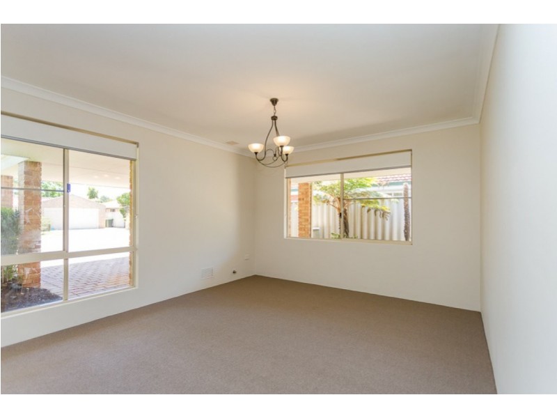 4 Naylor Close, Atwell WA 6164