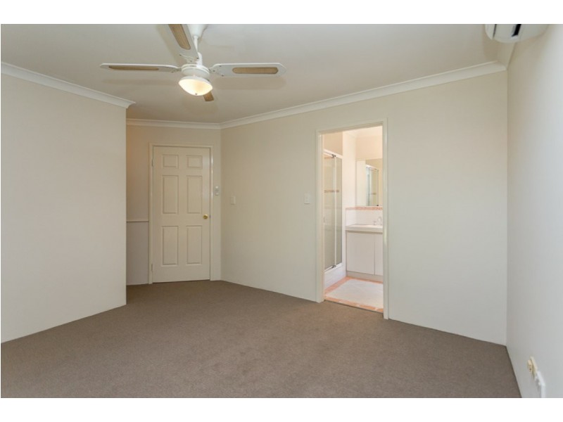 4 Naylor Close, Atwell WA 6164