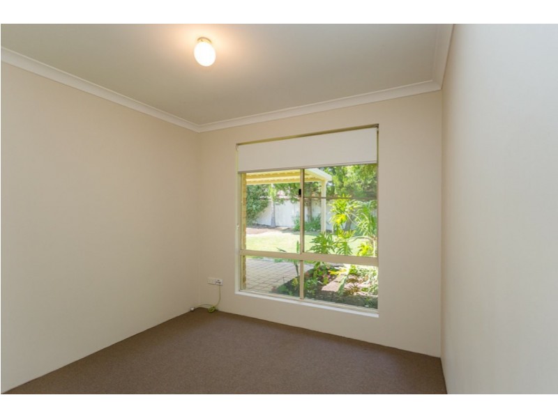 4 Naylor Close, Atwell WA 6164