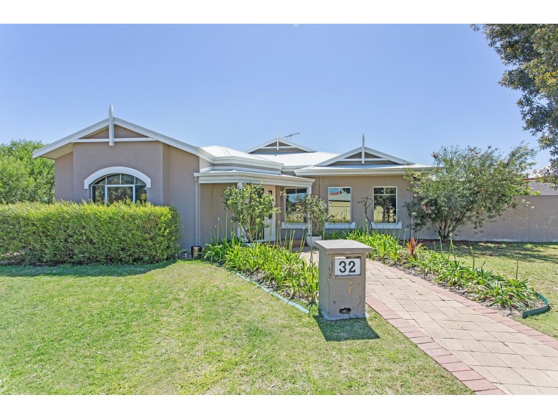 32 Avon Crescent, Atwell WA 6164