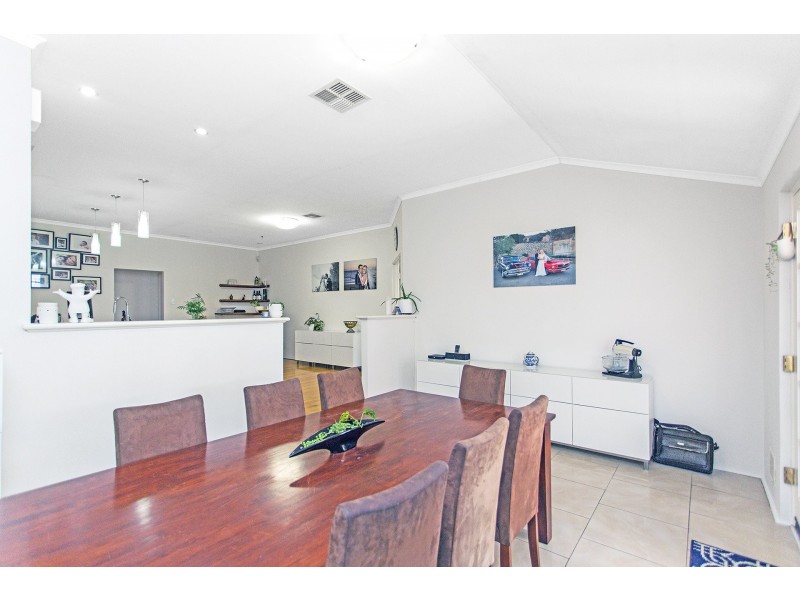 32 Avon Crescent, Atwell WA 6164