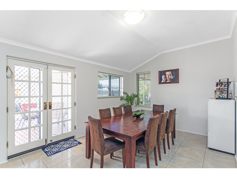 32 Avon Crescent, Atwell WA 6164