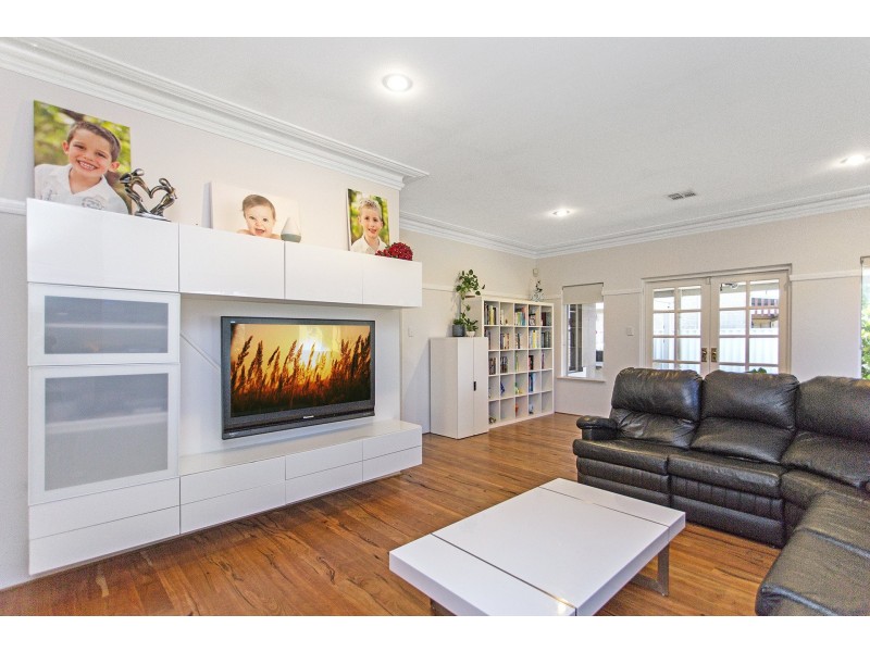 32 Avon Crescent, Atwell WA 6164