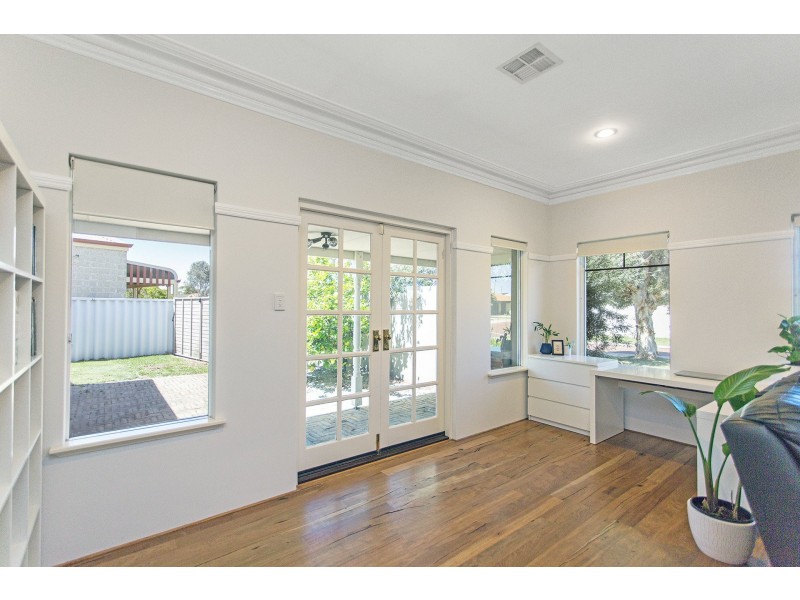 32 Avon Crescent, Atwell WA 6164