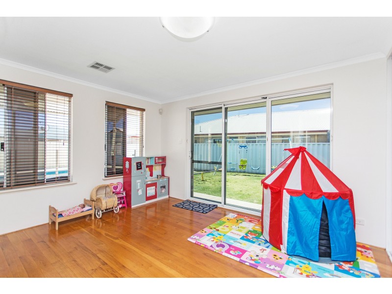 32 Avon Crescent, Atwell WA 6164