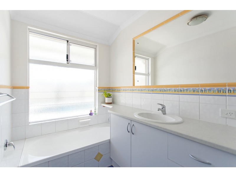 32 Avon Crescent, Atwell WA 6164