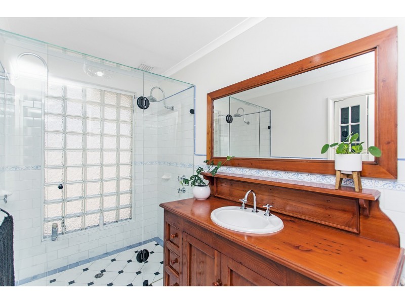 32 Avon Crescent, Atwell WA 6164