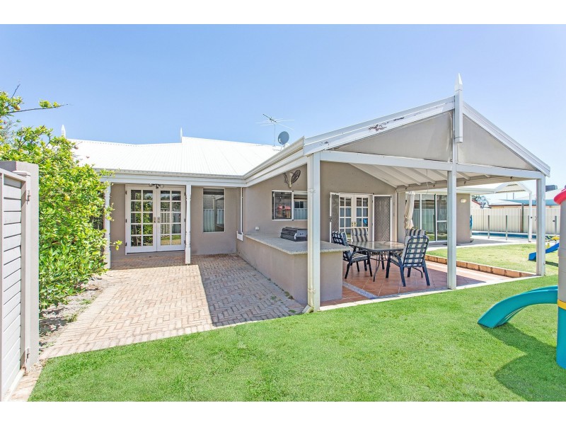 32 Avon Crescent, Atwell WA 6164