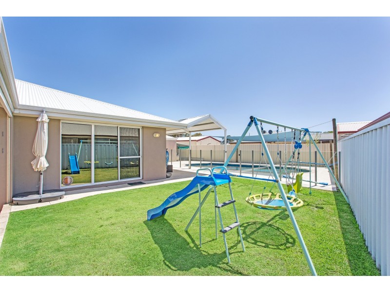 32 Avon Crescent, Atwell WA 6164