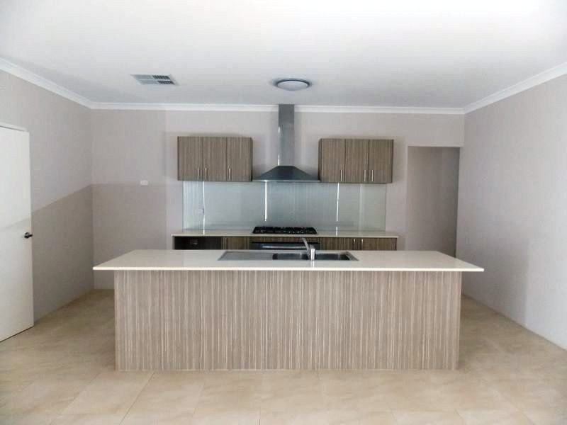 4 Blossom Chase, Aubin Grove WA 6164