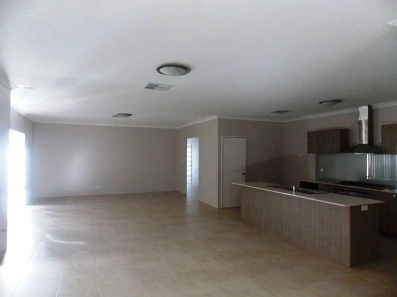 4 Blossom Chase, Aubin Grove WA 6164