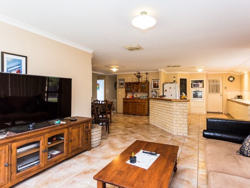 18 Paradise Grove, Atwell WA 6164